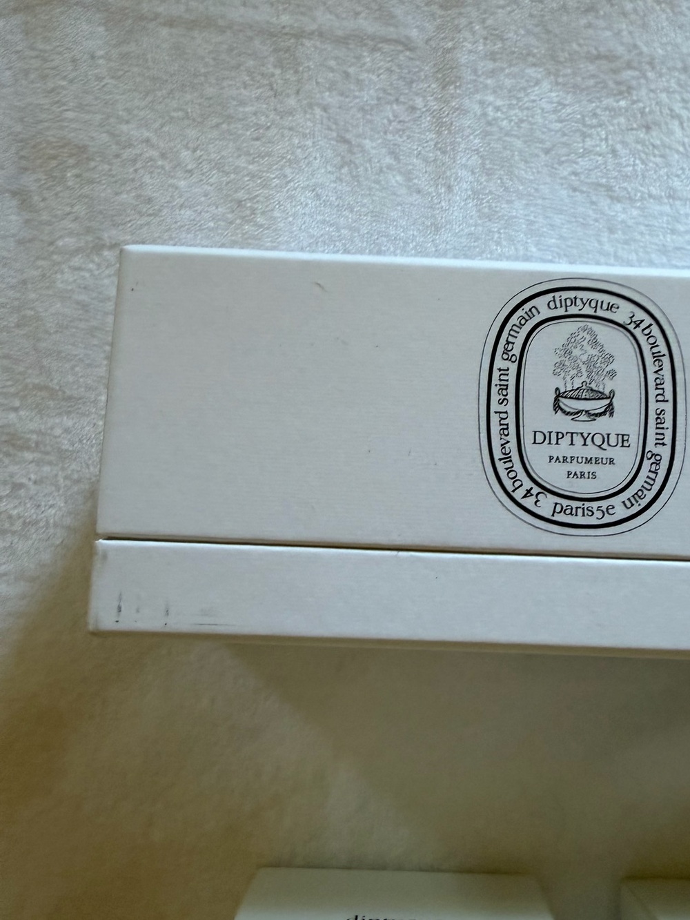 Diptyque candle box packaging - Picture 7 of 9